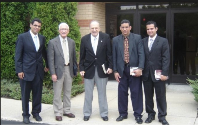 Christian Congregation Church, Woodale, Illinois, arredores de Chicago. Na foto, Louis Francescon Carrieri, Michael Falco, Leonardo Marcondes Alves.